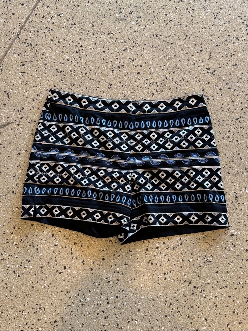 White House Black Market The 5”Embroidered Geometric Black & Blue Women's Shorts